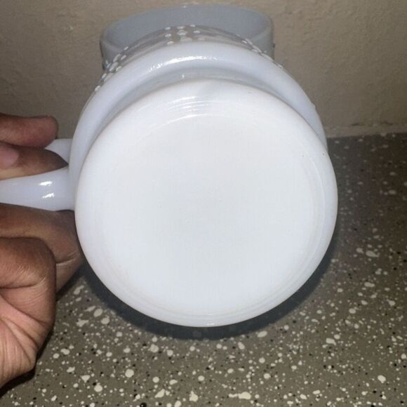 2 Vintage Hazel Atlas Hazelware White Milk Glass Scroll & Dots Embossed Mug Cups - Picture 4 of 4